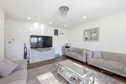 Tiny photo for 6531 N Hoyne Avenue #2S, Chicago, IL 60645 (MLS # 12628796)