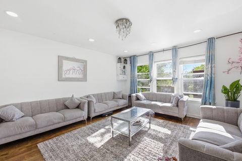 Tiny photo for 6531 N Hoyne Avenue #2S, Chicago, IL 60645 (MLS # 12628796)