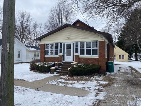 Photo of 310 S Murdock Street, Streator, IL 61364 (MLS # 12558778)