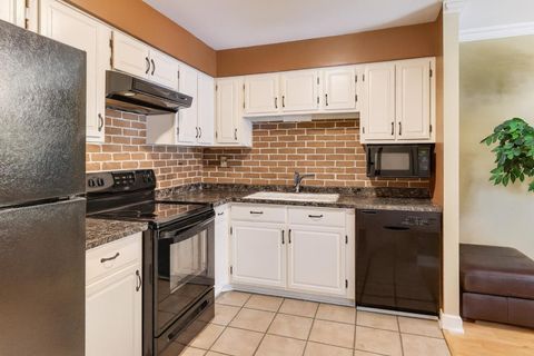 Tiny photo for 1243 E Baldwin Lane #211, Palatine, IL 60074 (MLS # 12540642)