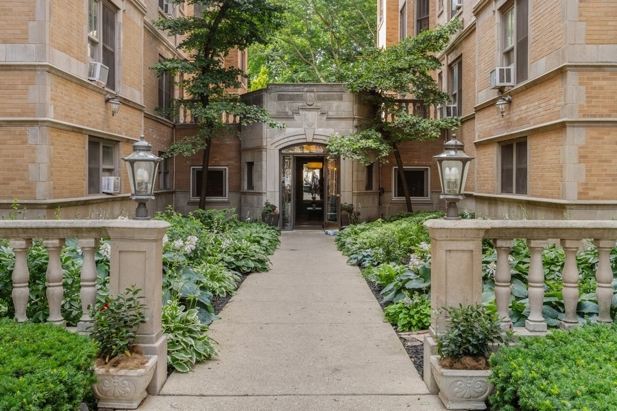 Photo 1 of 20 — 609 W Stratford Place 4D, Chicago, IL 60657