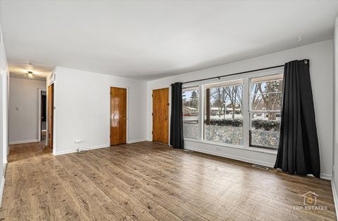 Tiny photo for 369 Bianco Drive, Elk Grove Village, IL 60007 (MLS # 12548371)