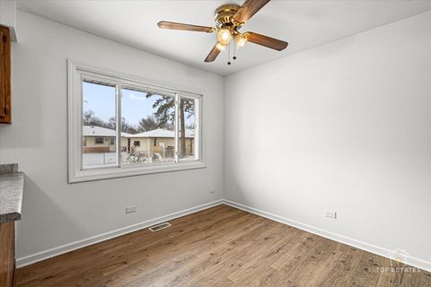 Tiny photo for 369 Bianco Drive, Elk Grove Village, IL 60007 (MLS # 12548371)