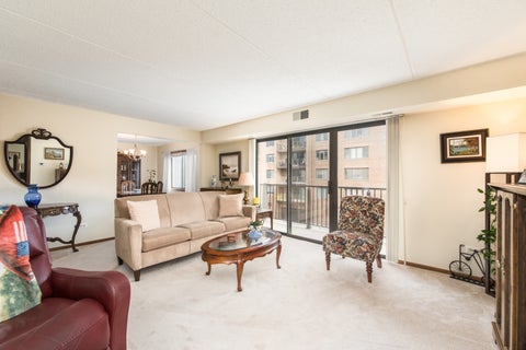 Tiny photo for 1441 E Thacker Street #304, Des Plaines, IL 60016 (MLS # 12753801)