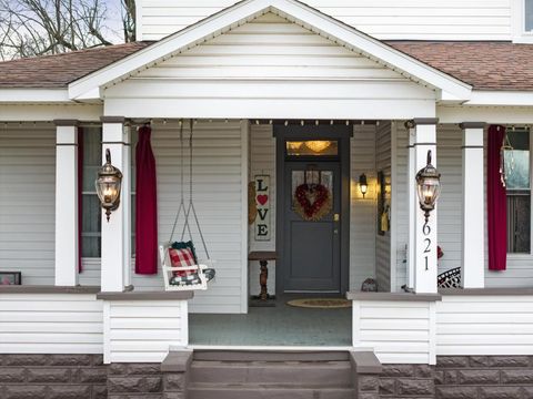 Tiny photo for 621 Girard Street, Metropolis, IL 62960 (MLS # 12569232)