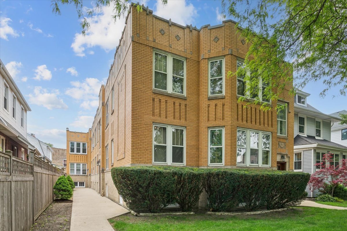 3651 N Kedvale Avenue 2B