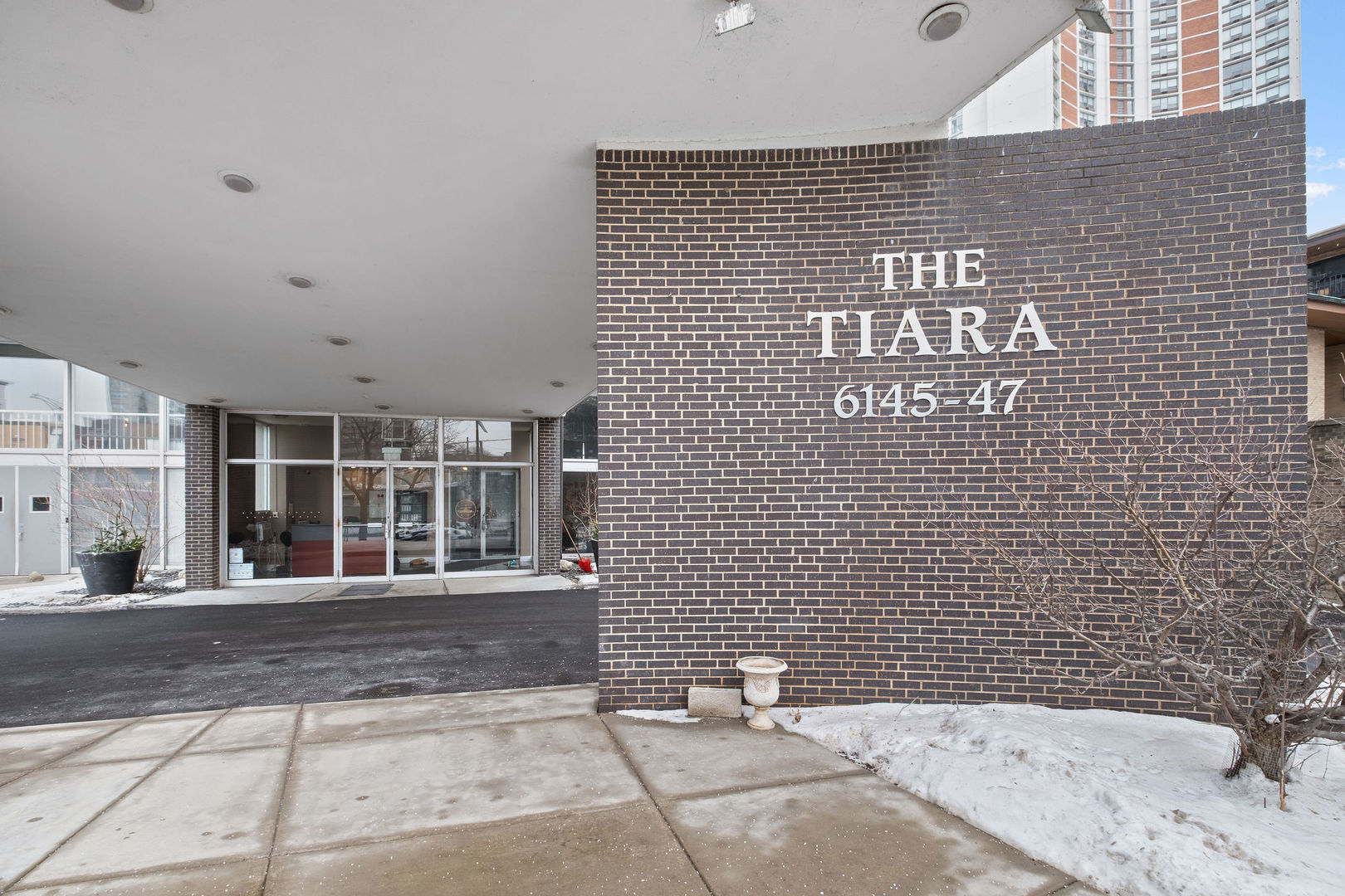 6147 N Sheridan Road 5B