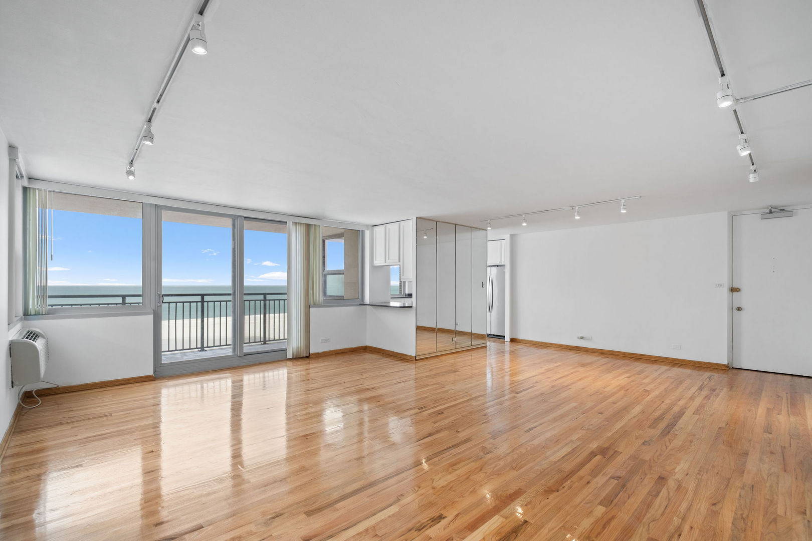 6147 N Sheridan Road 5B