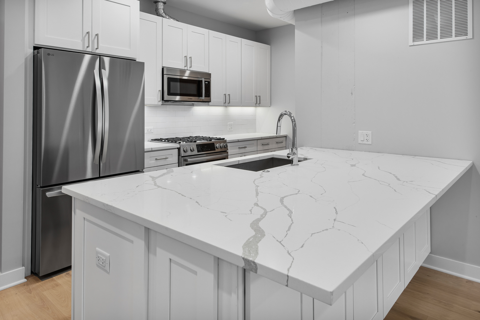 4637 N Ashland Avenue 302