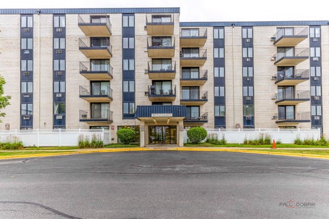 Tiny photo for 9118 W Elmwood Drive #1K, Niles, IL 60714 (MLS # 12721028)
