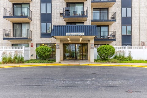 Tiny photo for 9118 W Elmwood Drive #1K, Niles, IL 60714 (MLS # 12721028)