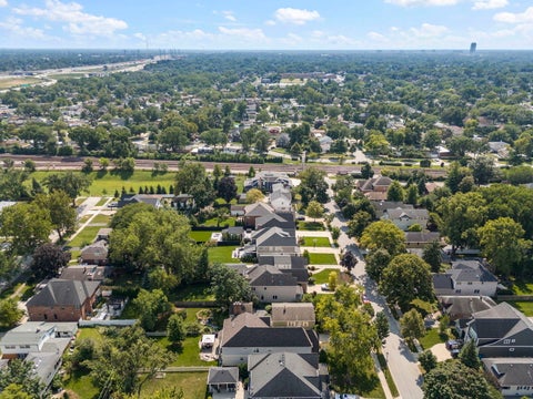 Tiny photo for 133 N Geneva Avenue, Elmhurst, IL 60126 (MLS # 12744721)