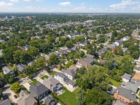 Tiny photo for 133 N Geneva Avenue, Elmhurst, IL 60126 (MLS # 12744721)