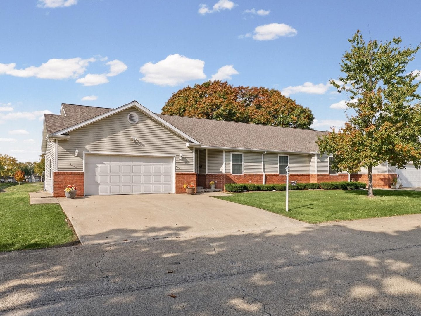435 TWIN LAKES Drive 435