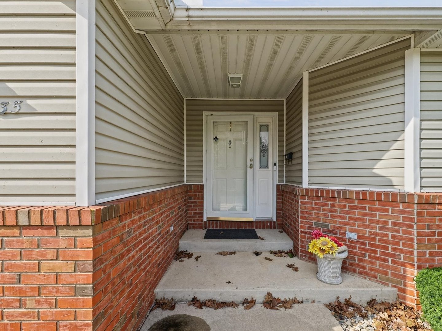 435 TWIN LAKES Drive 435