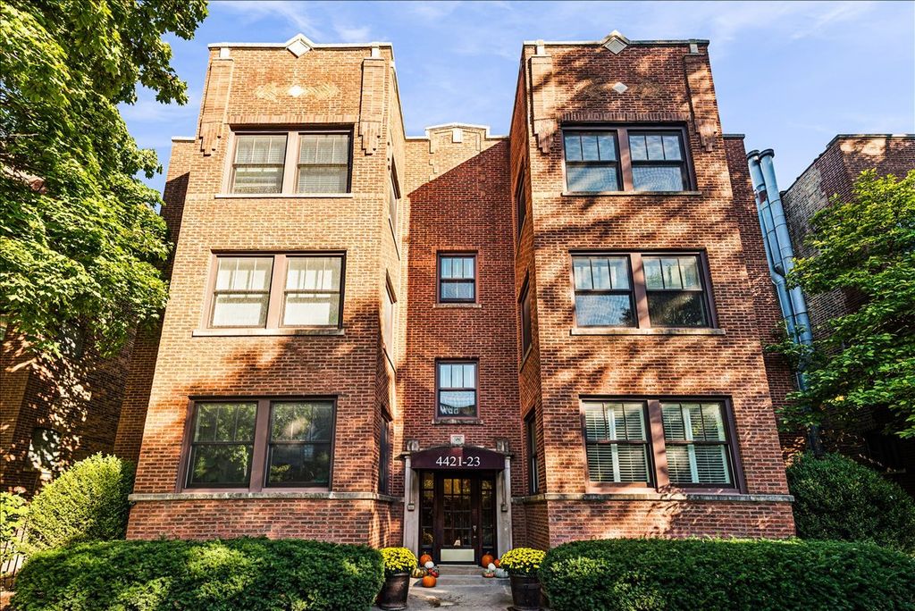 Photo for 4421 N Beacon Street #3S, Chicago, IL 60640 (MLS # 12500425)