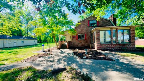 Photo of 601 1ST Street, Benton, IL 62812 (MLS # EB460063)