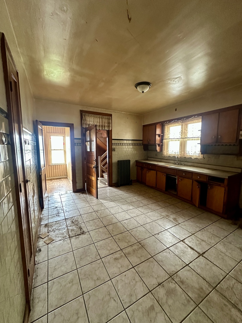 5435 W MELROSE Street