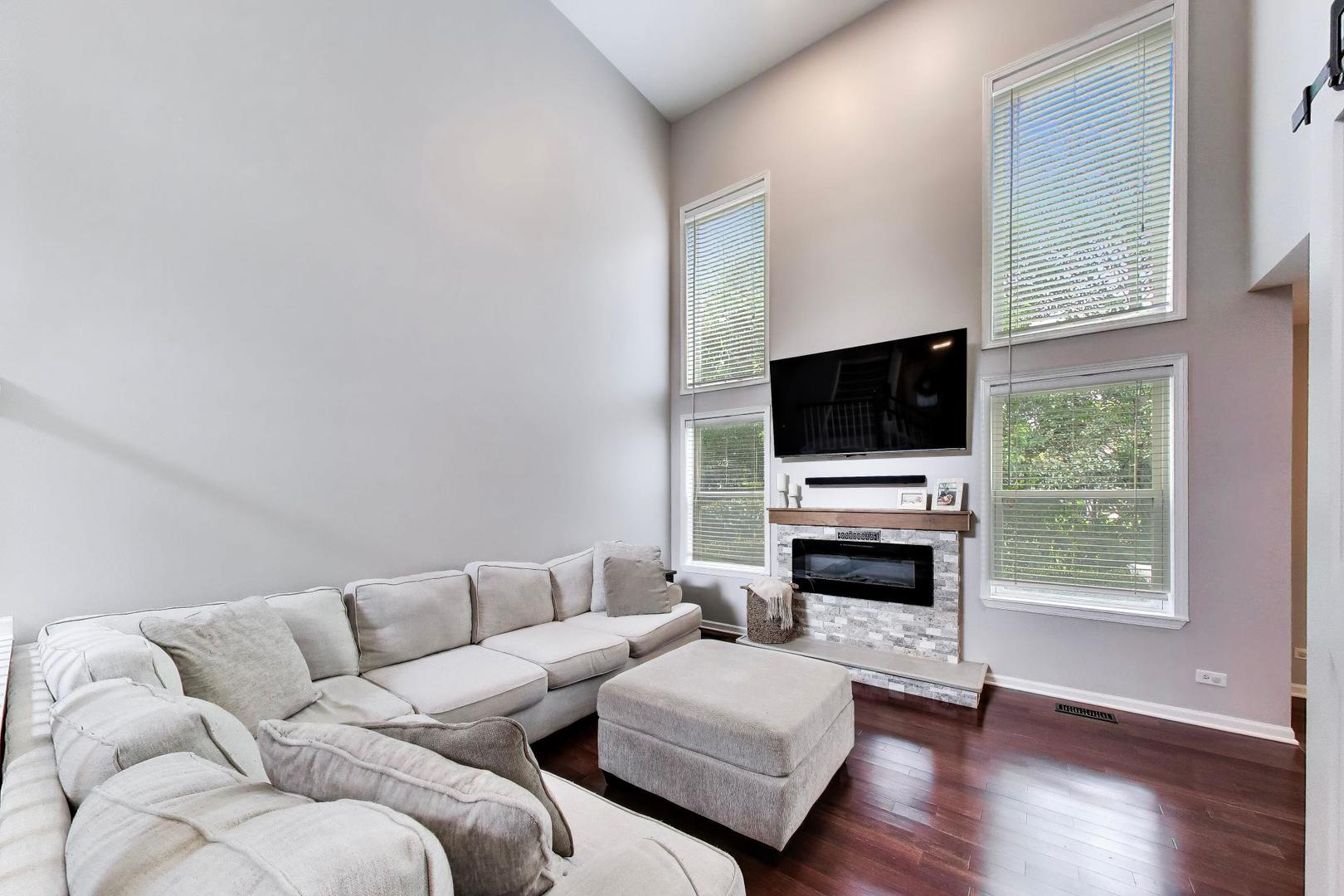 924 Ainsley Drive ---