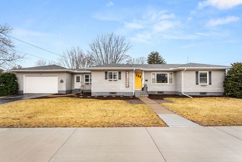 Photo of 307 SE 8th Avenue, Aledo, IL 61231 (MLS # 12587576)
