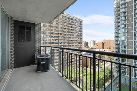 Tiny photo for 6007 N Sheridan Road #11K, Chicago, IL 60660 (MLS # 12481388)
