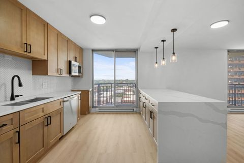 Tiny photo for 6007 N Sheridan Road #11K, Chicago, IL 60660 (MLS # 12481388)