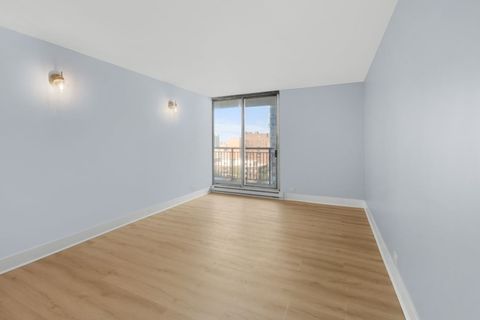 Tiny photo for 6007 N Sheridan Road #11K, Chicago, IL 60660 (MLS # 12481388)