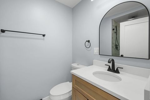 Tiny photo for 6007 N Sheridan Road #11K, Chicago, IL 60660 (MLS # 12481388)