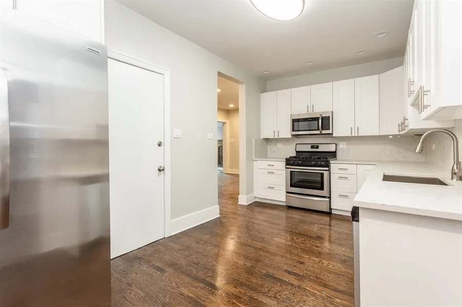 1210 E Hyde Park Boulevard