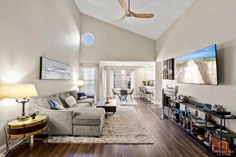 Tiny photo for 132 White Oak Court #5, Schaumburg, IL 60195 (MLS # 12594367)