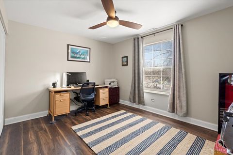 Tiny photo for 132 White Oak Court #5, Schaumburg, IL 60195 (MLS # 12594367)