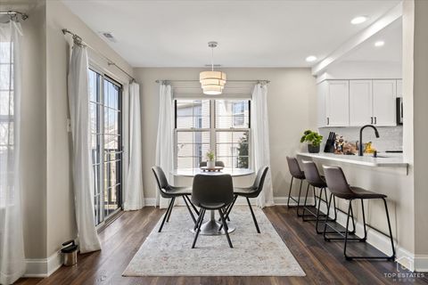 Tiny photo for 132 White Oak Court #5, Schaumburg, IL 60195 (MLS # 12594367)