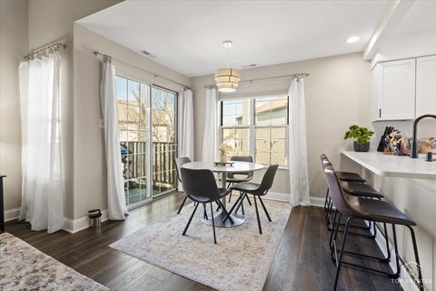 Tiny photo for 132 White Oak Court #5, Schaumburg, IL 60195 (MLS # 12594367)