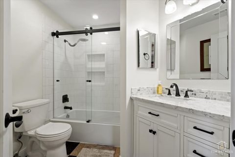 Tiny photo for 132 White Oak Court #5, Schaumburg, IL 60195 (MLS # 12594367)