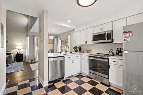 Tiny photo for 132 White Oak Court #5, Schaumburg, IL 60195 (MLS # 12594367)