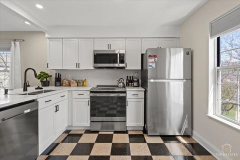 Tiny photo for 132 White Oak Court #5, Schaumburg, IL 60195 (MLS # 12594367)