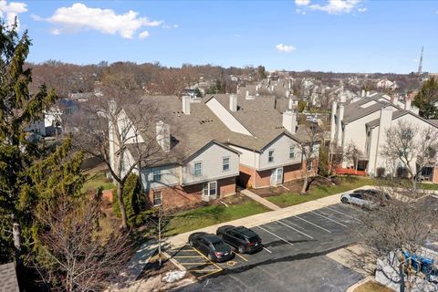 Tiny photo for 132 White Oak Court #5, Schaumburg, IL 60195 (MLS # 12594367)