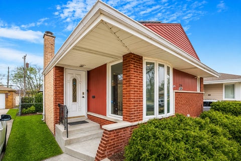 Tiny photo for 129 Rice Avenue, Bellwood, IL 60104 (MLS # 12638999)
