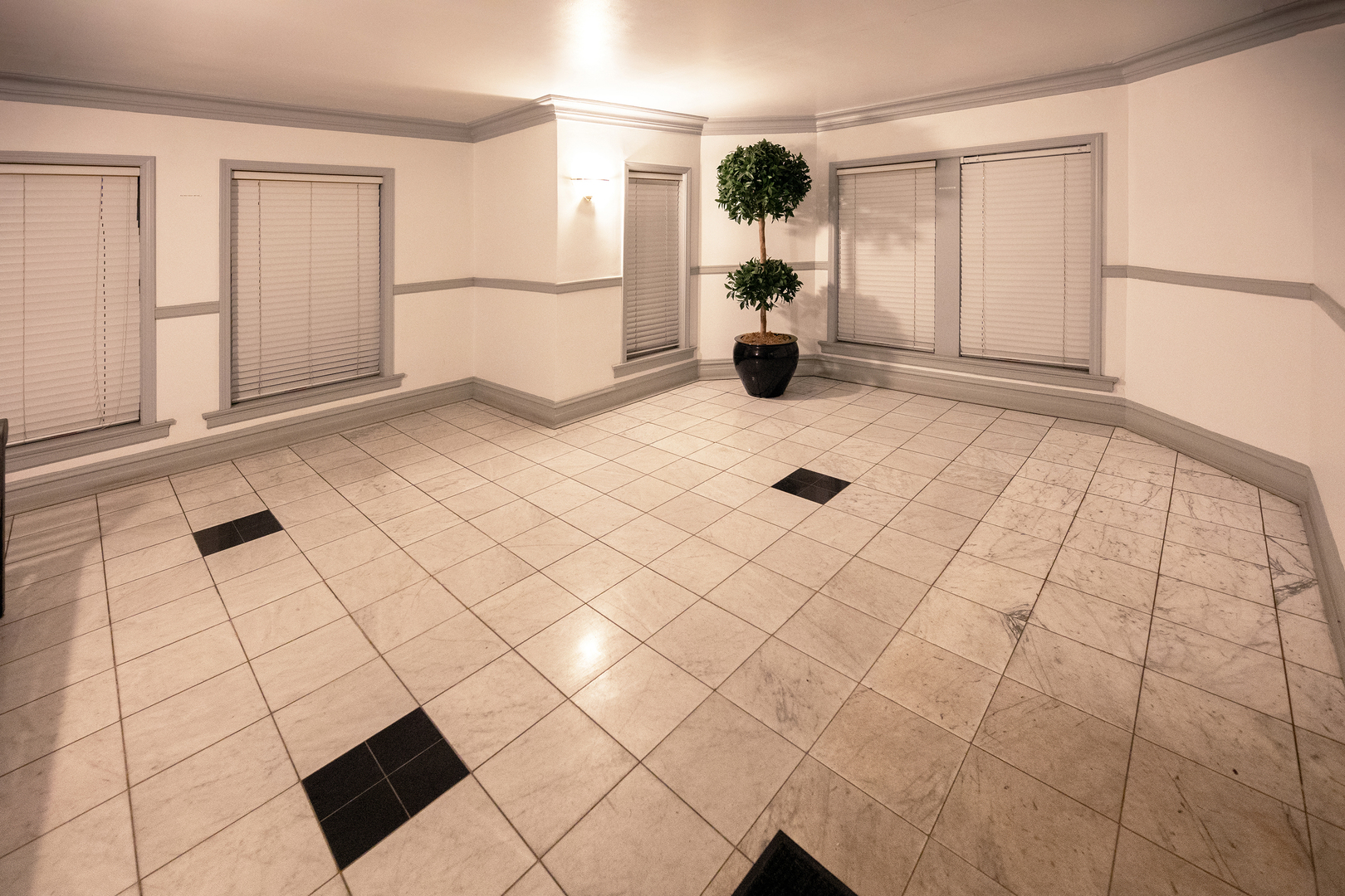 6042 N Kenmore Avenue 3