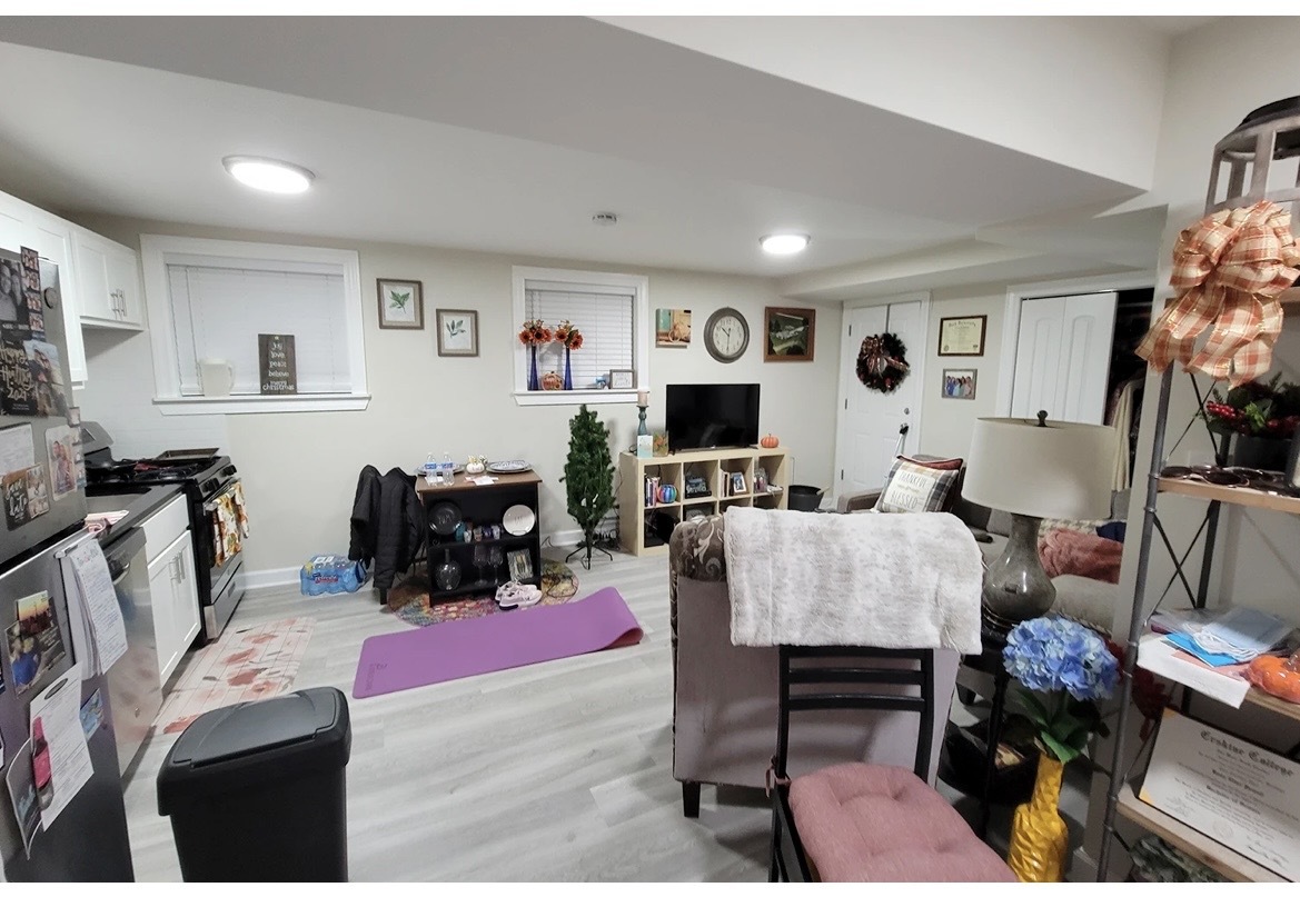 732 W Roscoe Street NGD