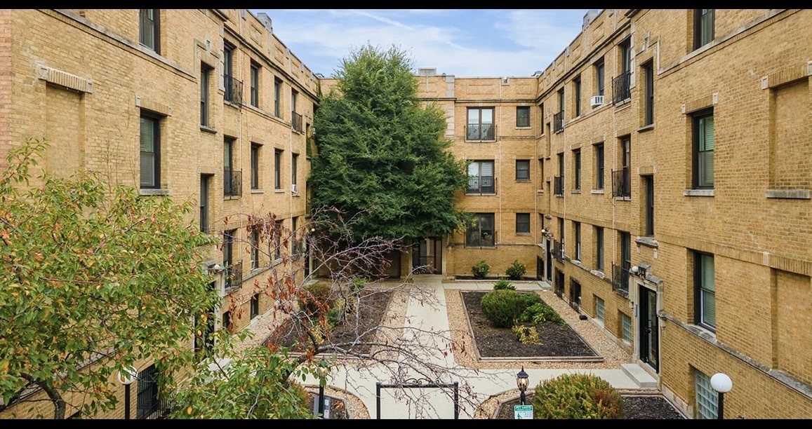 732 W Roscoe Street NGD