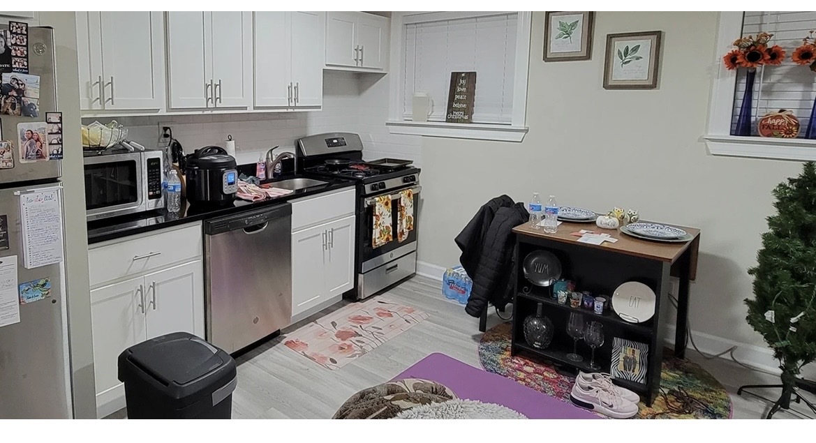 732 W Roscoe Street NGD