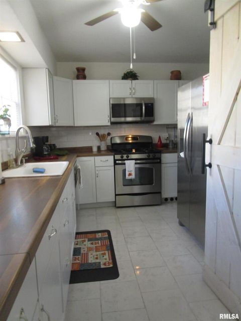 Tiny photo for 302 2ND Street, Carmi, IL 62821 (MLS # EB459969)