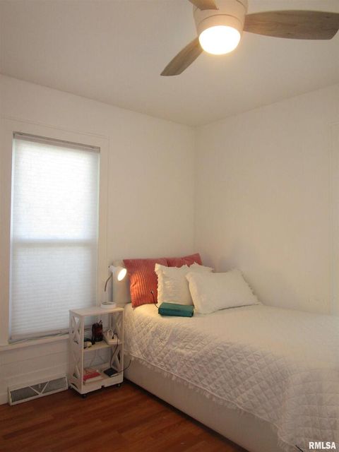 Tiny photo for 302 2ND Street, Carmi, IL 62821 (MLS # EB459969)