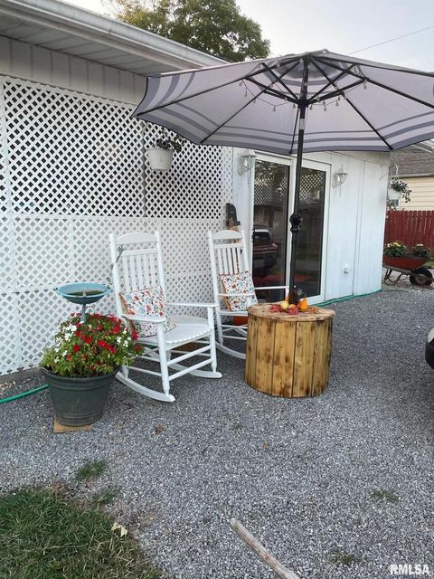 Tiny photo for 302 2ND Street, Carmi, IL 62821 (MLS # EB459969)