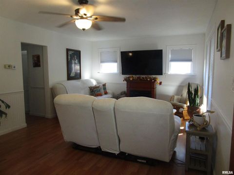 Tiny photo for 302 2ND Street, Carmi, IL 62821 (MLS # EB459969)