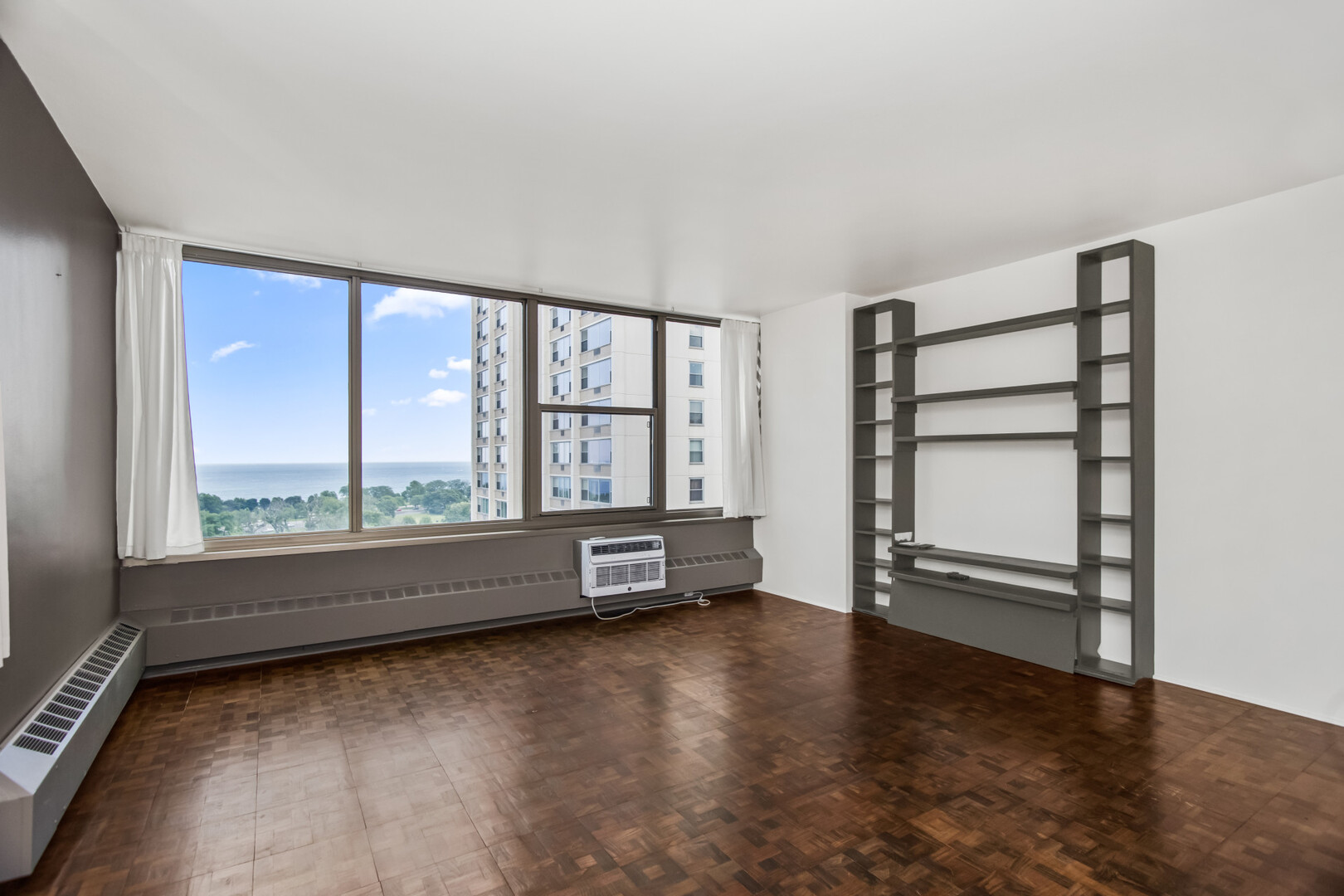 360 W Wellington Avenue 13E