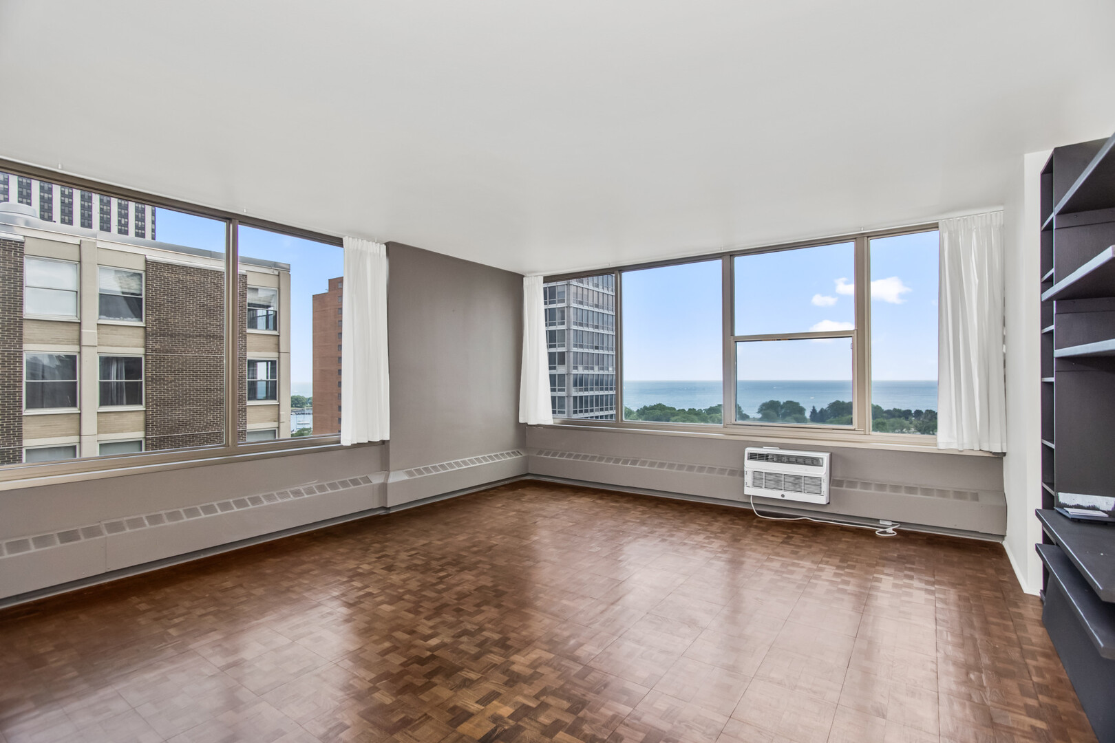 360 W Wellington Avenue 13E