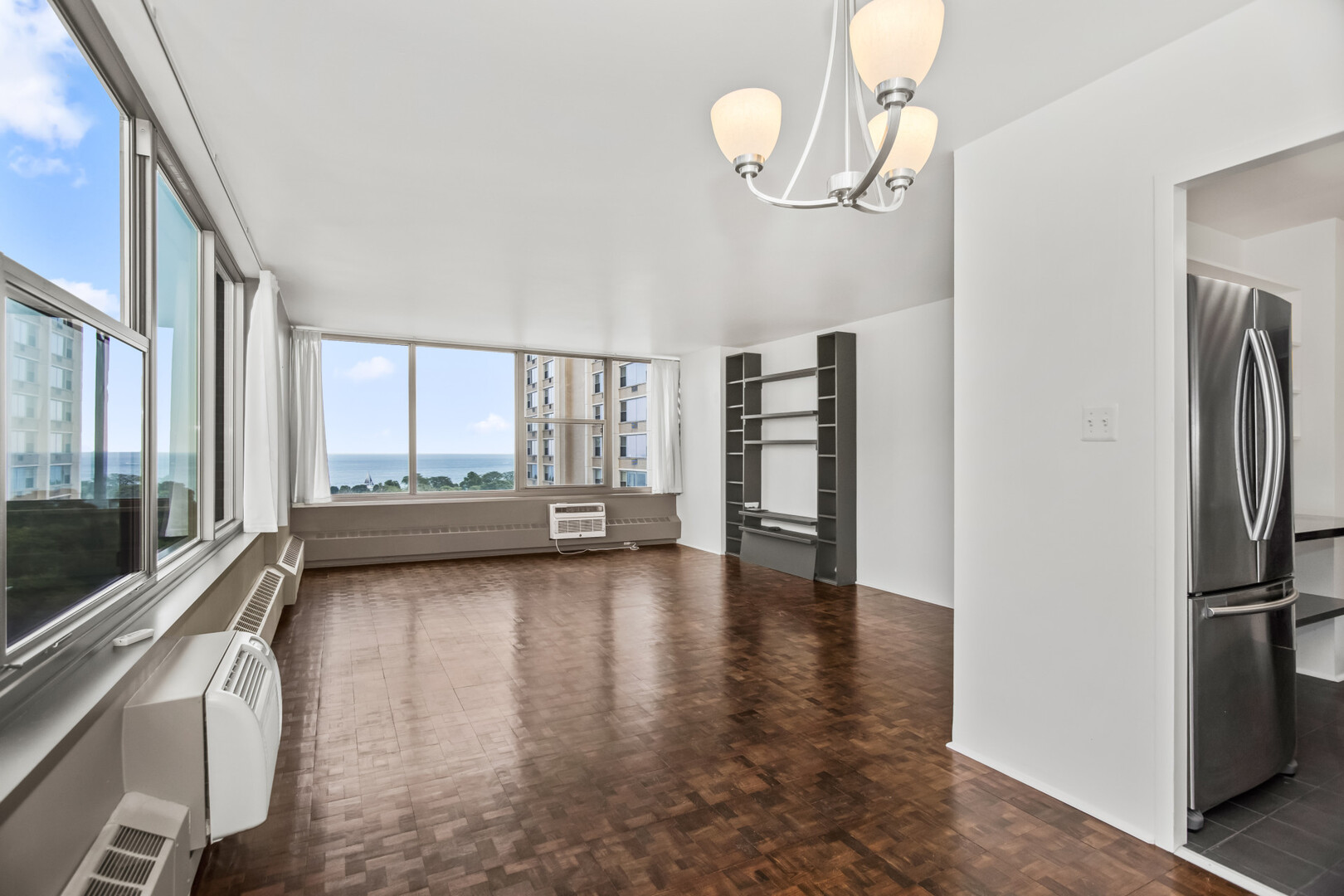 360 W Wellington Avenue 13E