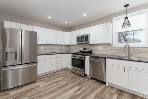 Tiny photo for 507 W Oakland Avenue, Bloomington, IL 61701 (MLS # 12595829)